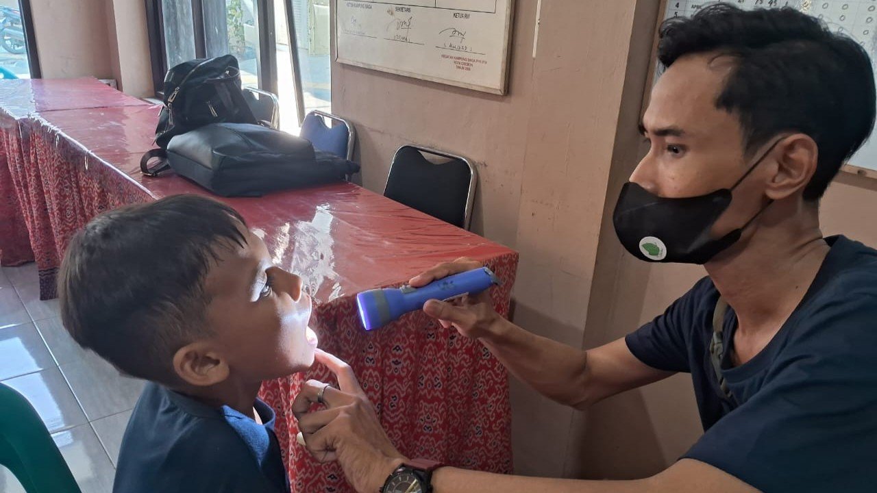 Puskesmas Pesisir Giatkan UKGM di Posyandu Remaja RW 04 Kelurahan Panjunan, Tingkatkan Kesehatan Gigi Anak dan Remaja